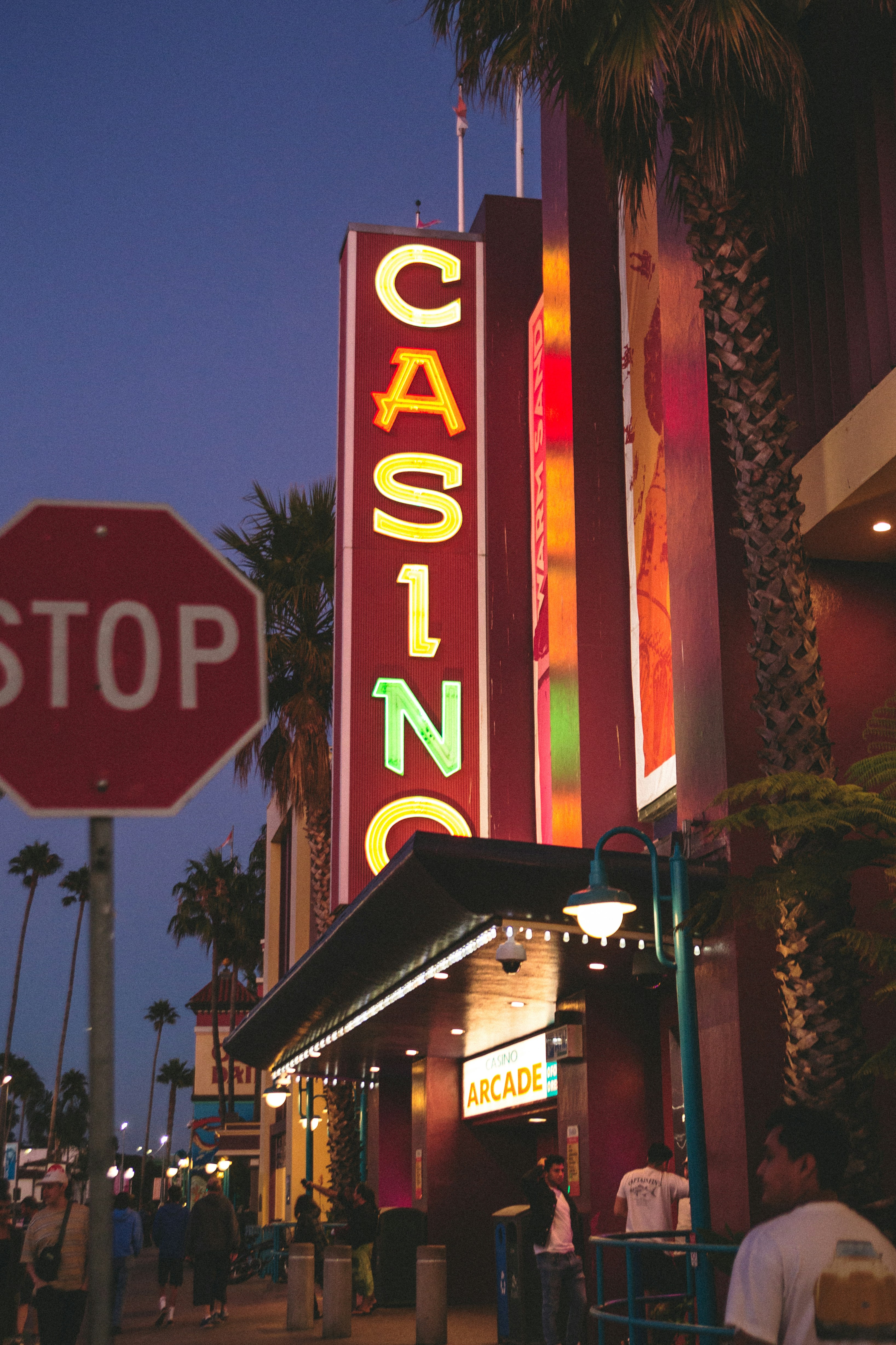 photo-1663869678630-af8e2b7a2359?ixid=M3wxMjA3fDB8MXxzZWFyY2h8MTJ8fHN0YWtlcyUyMGNhc2lub3xlbnwwfHx8fDE3NDk4MzEyNjV8MA\u0026ixlib=rb-4.1.0