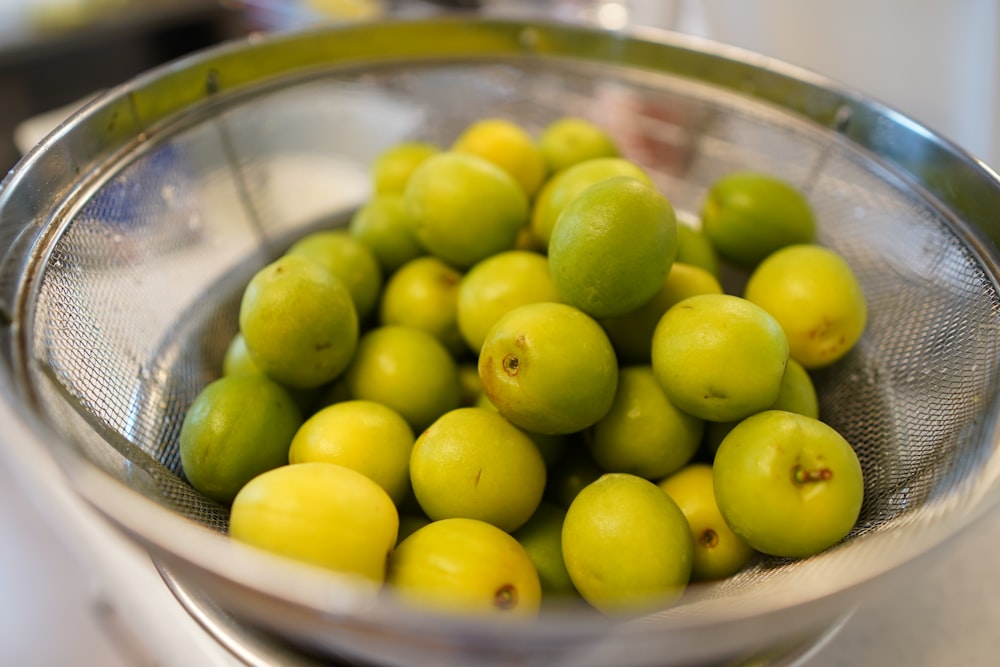 a bowl of lemons