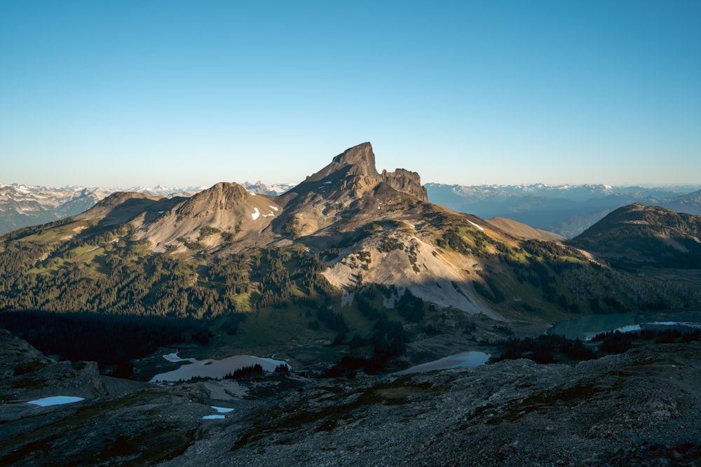 a snowy mountain range