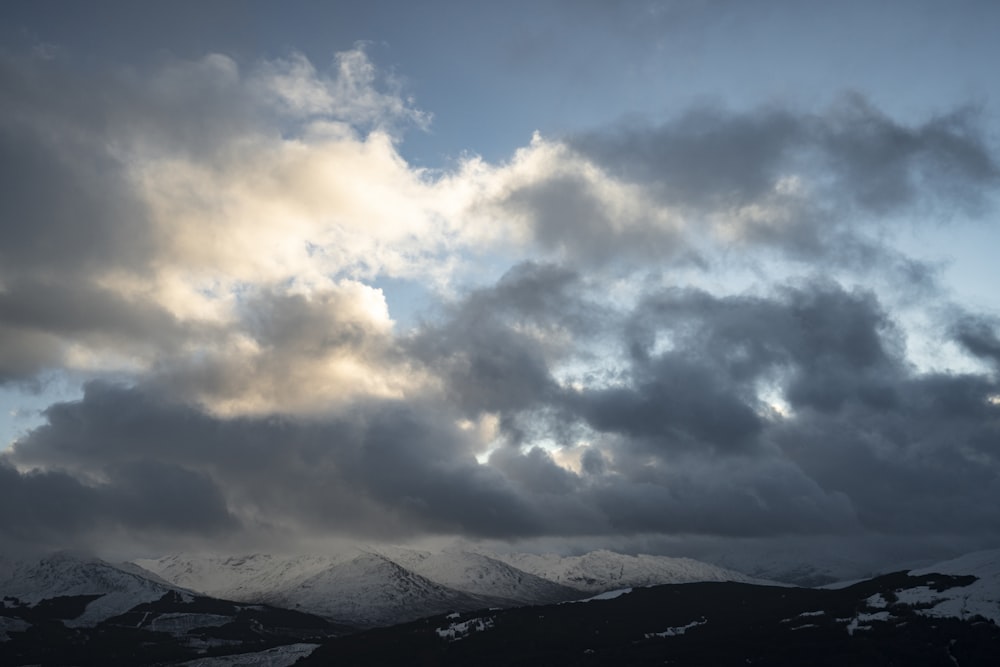 a snowy mountain range