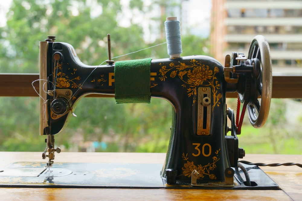 Máquinas de coser industriales fotografías e imágenes de alta resolución -  Alamy