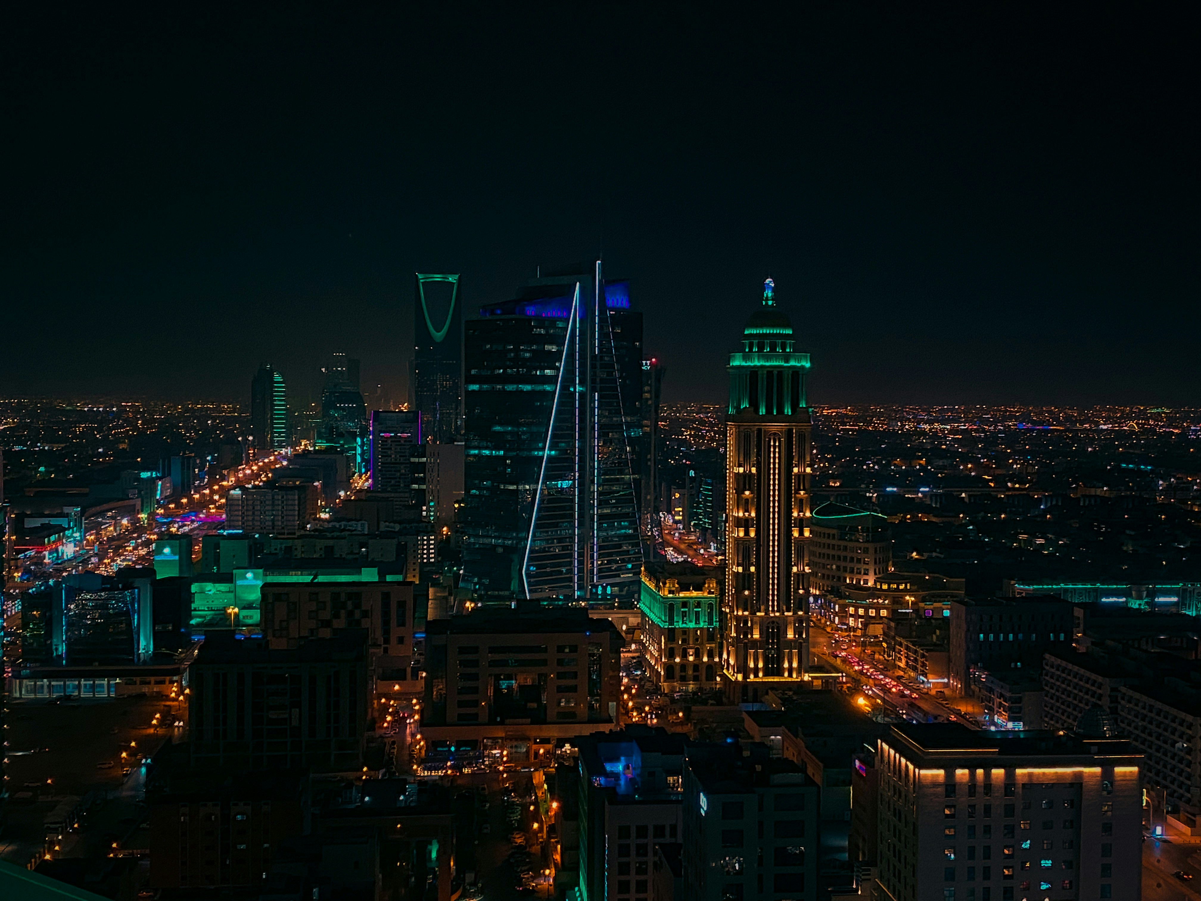 From San Francisco to Riyadh: How American Tech Companies Are Capitalizing on Saudi Arabia's Digital Transformation