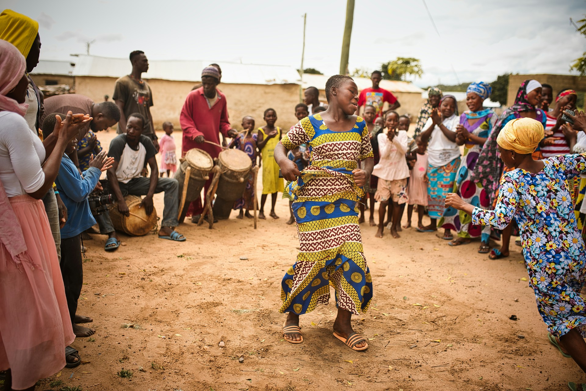 gray computer monitor