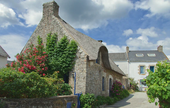 a stone building with a stone roof