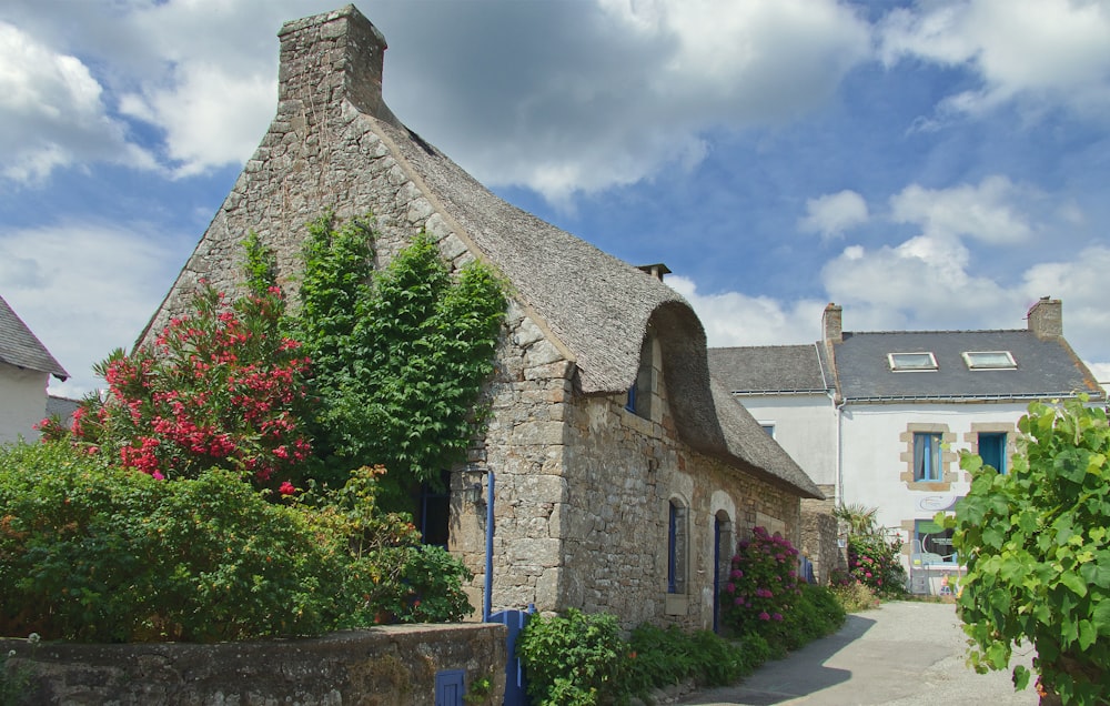 a stone building with a stone roof