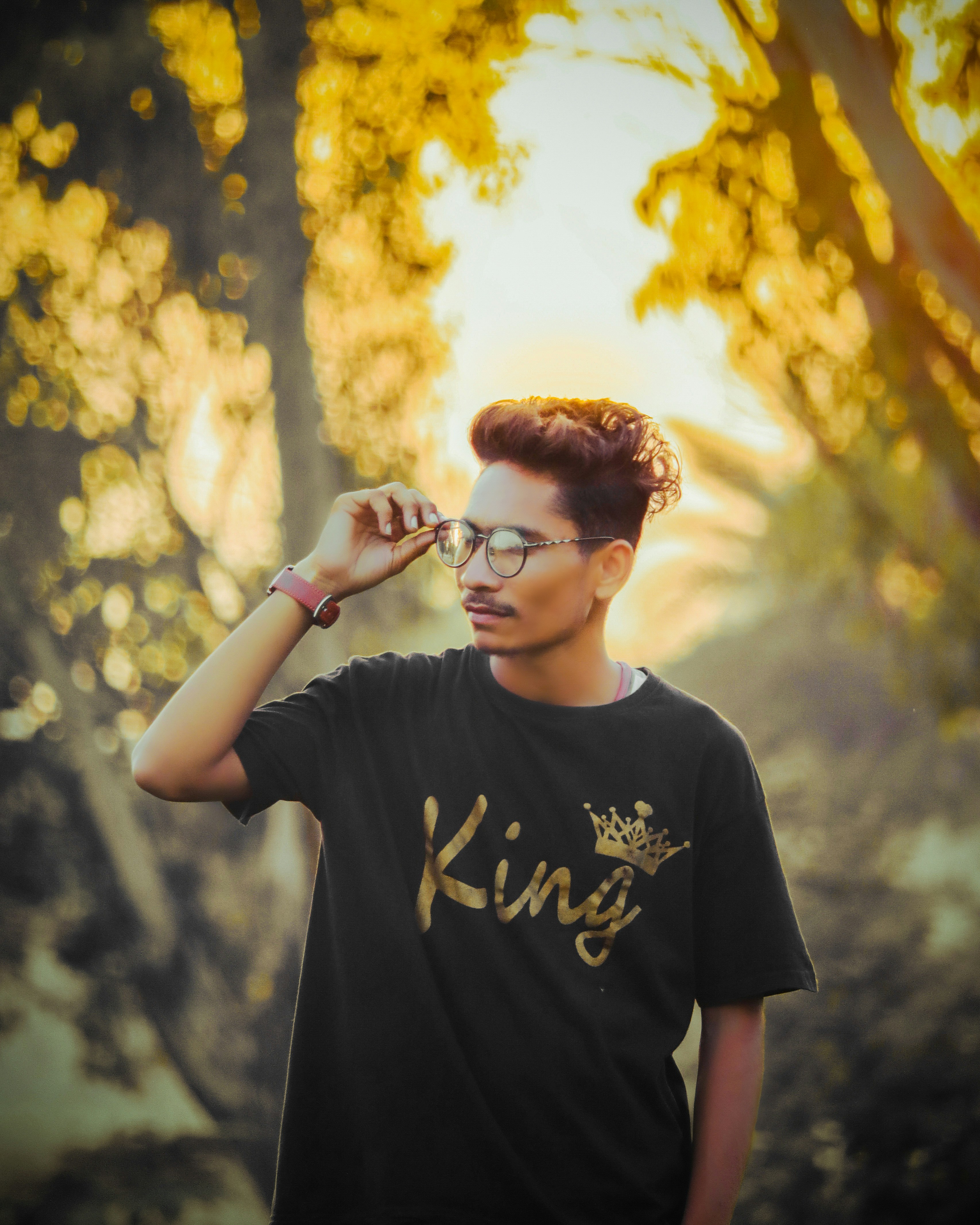 photo-1663952079739-61c843ddb67f?ixid=M3wxMjA3fDB8MXxzZWFyY2h8MTJ8fHNhdHRhJTIwa2luZyUyMG9ubGluZXxlbnwwfHx8fDE3NTE5OTA1MzV8MA\u0026ixlib=rb-4.1.0