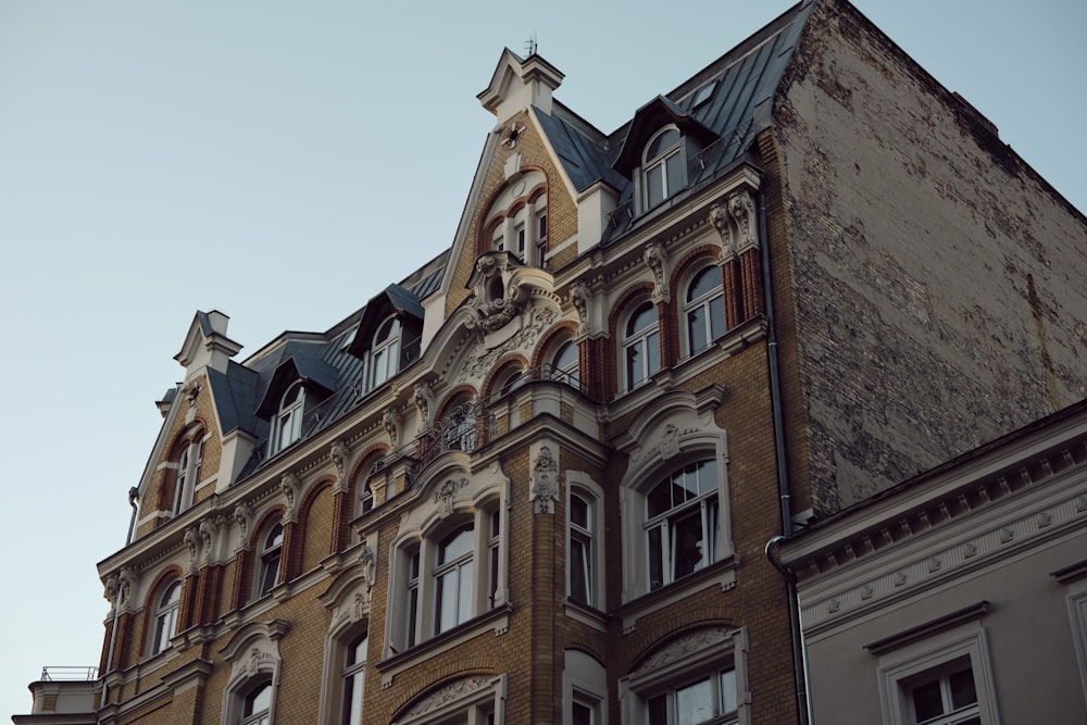 a building with many windows