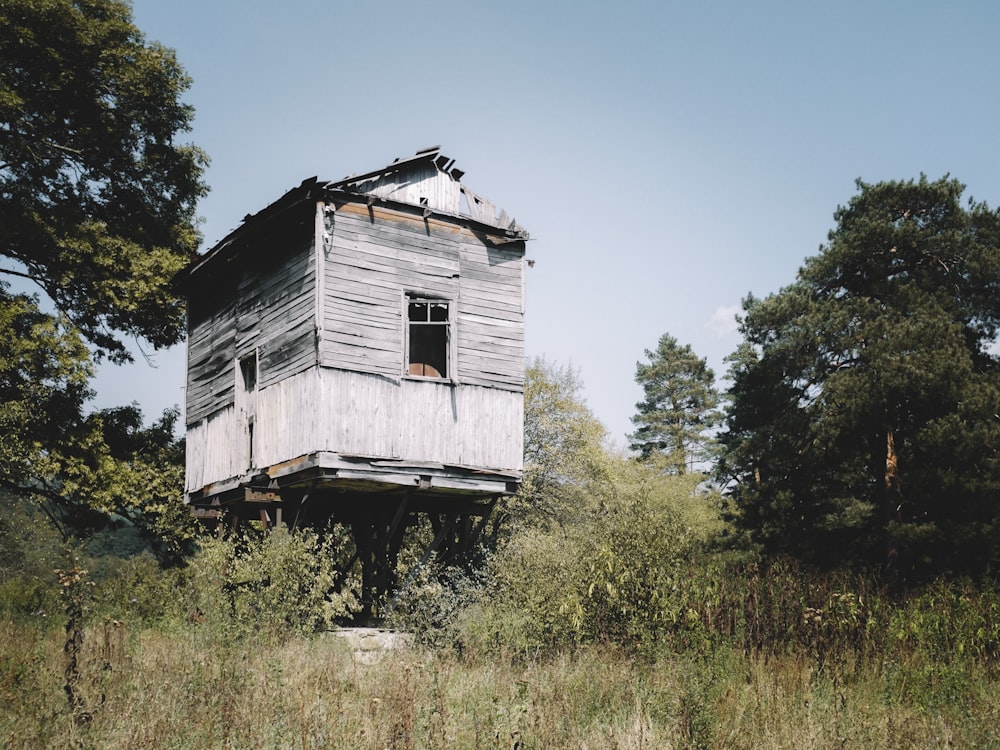 a white building in a grassy area