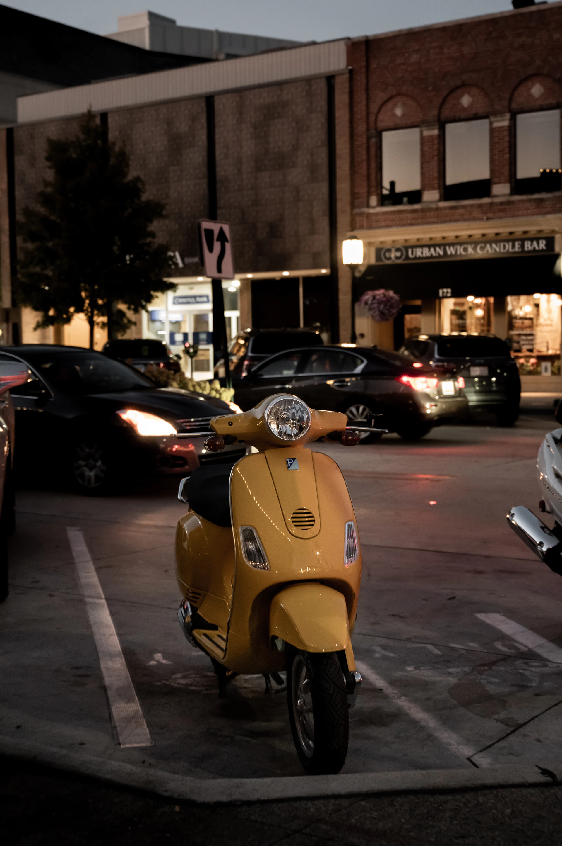 gray computer monitor