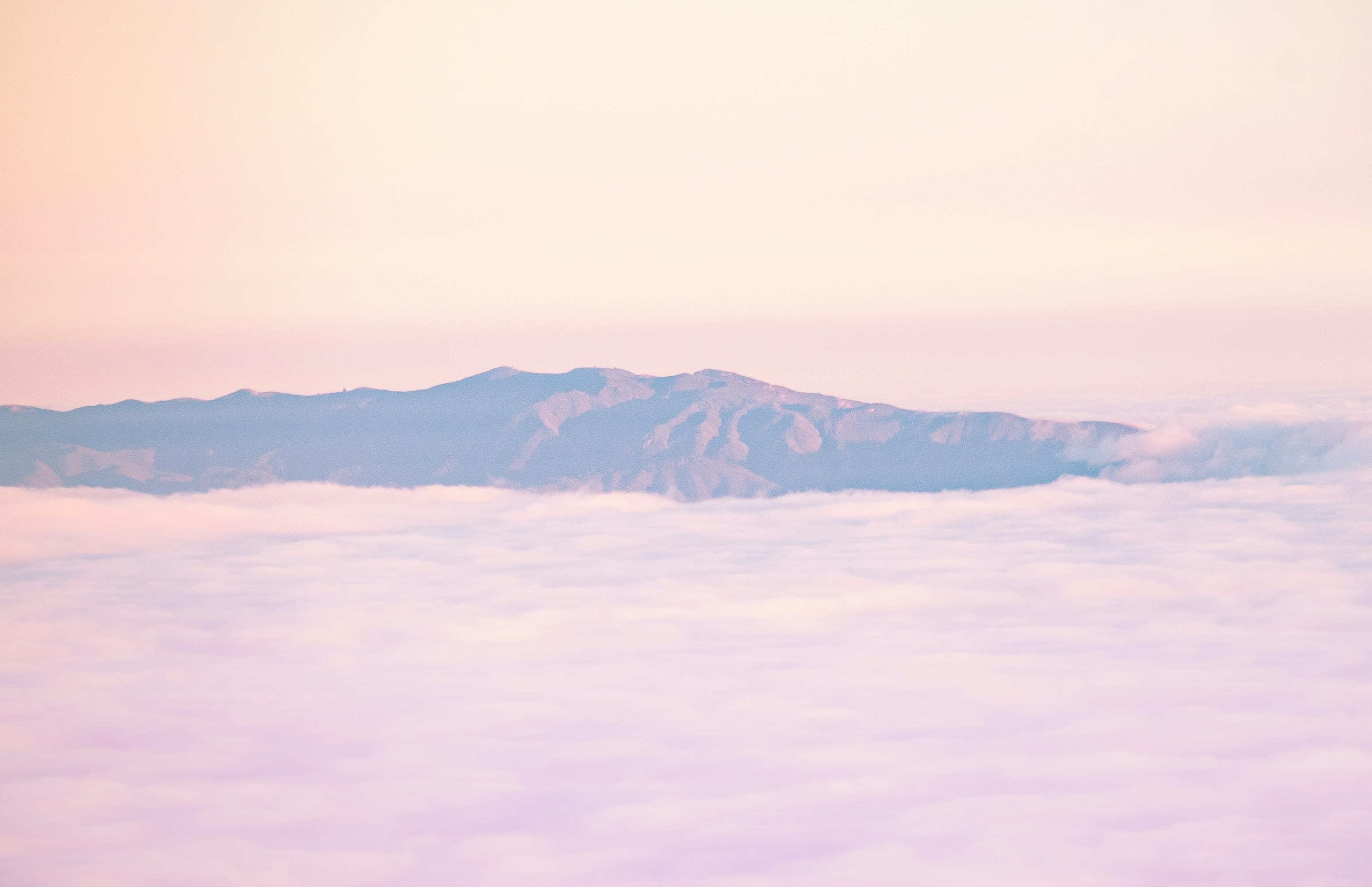 a snowy mountain range