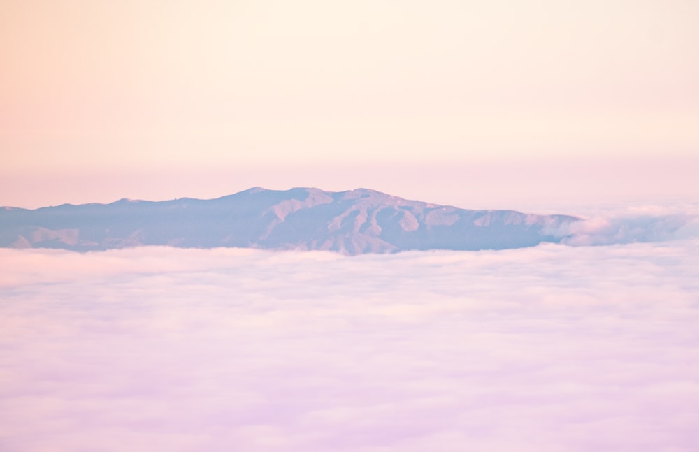 a snowy mountain range