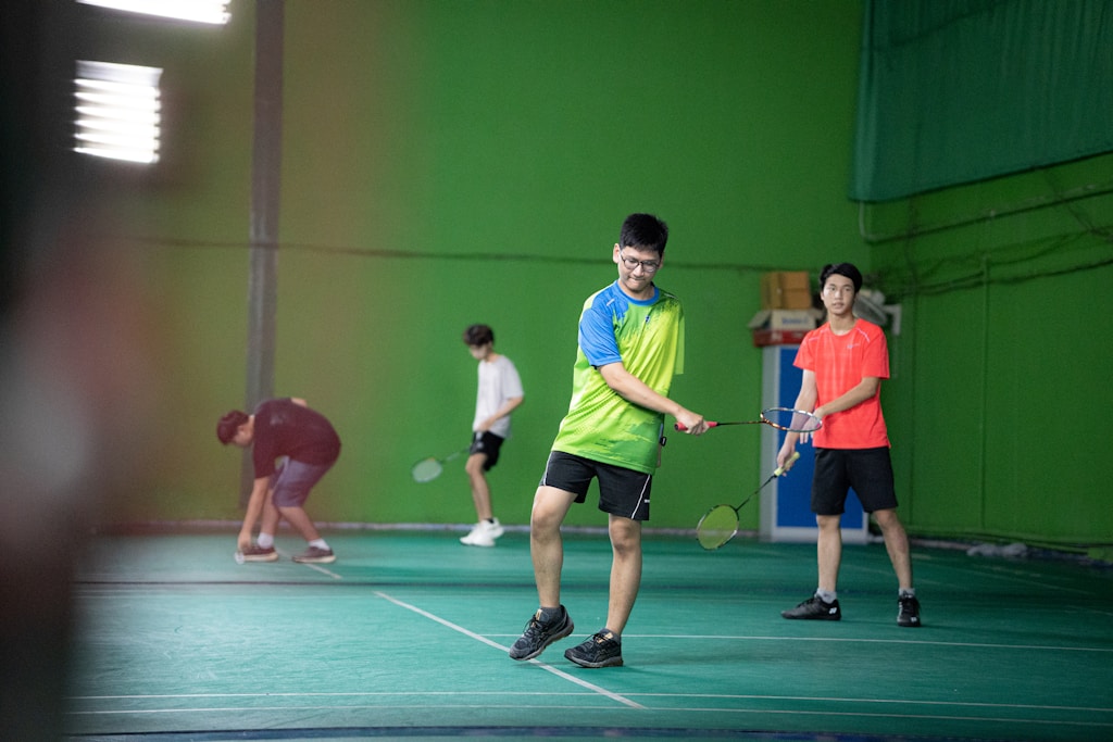 a group of people playing tennis