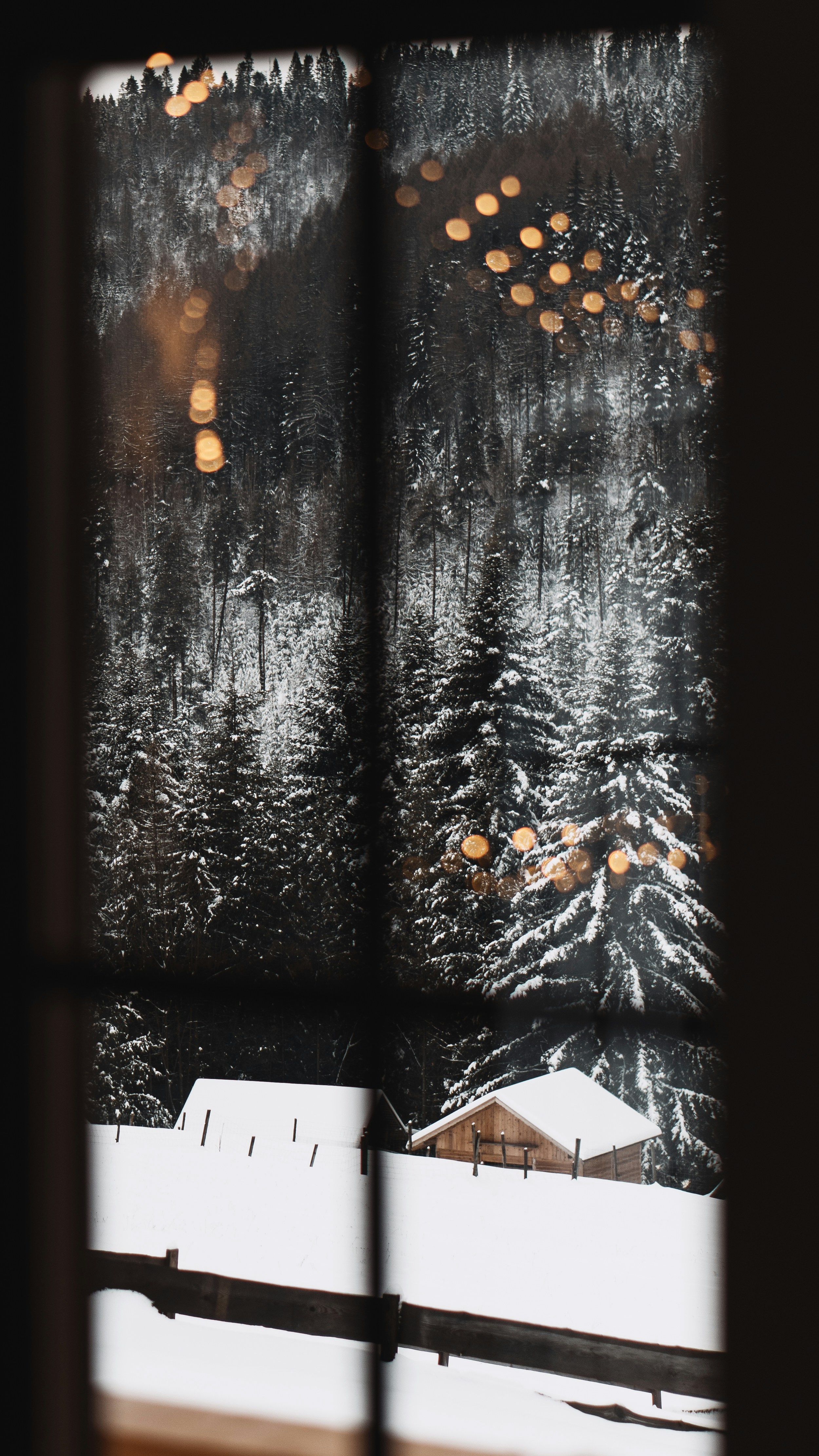 5 New Year’s Eve Winter Lakehouse Tablescape Ideas