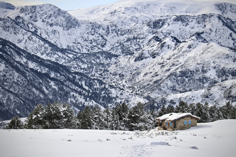 Una casa en la nieve