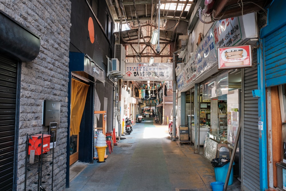 a narrow alleyway with shops