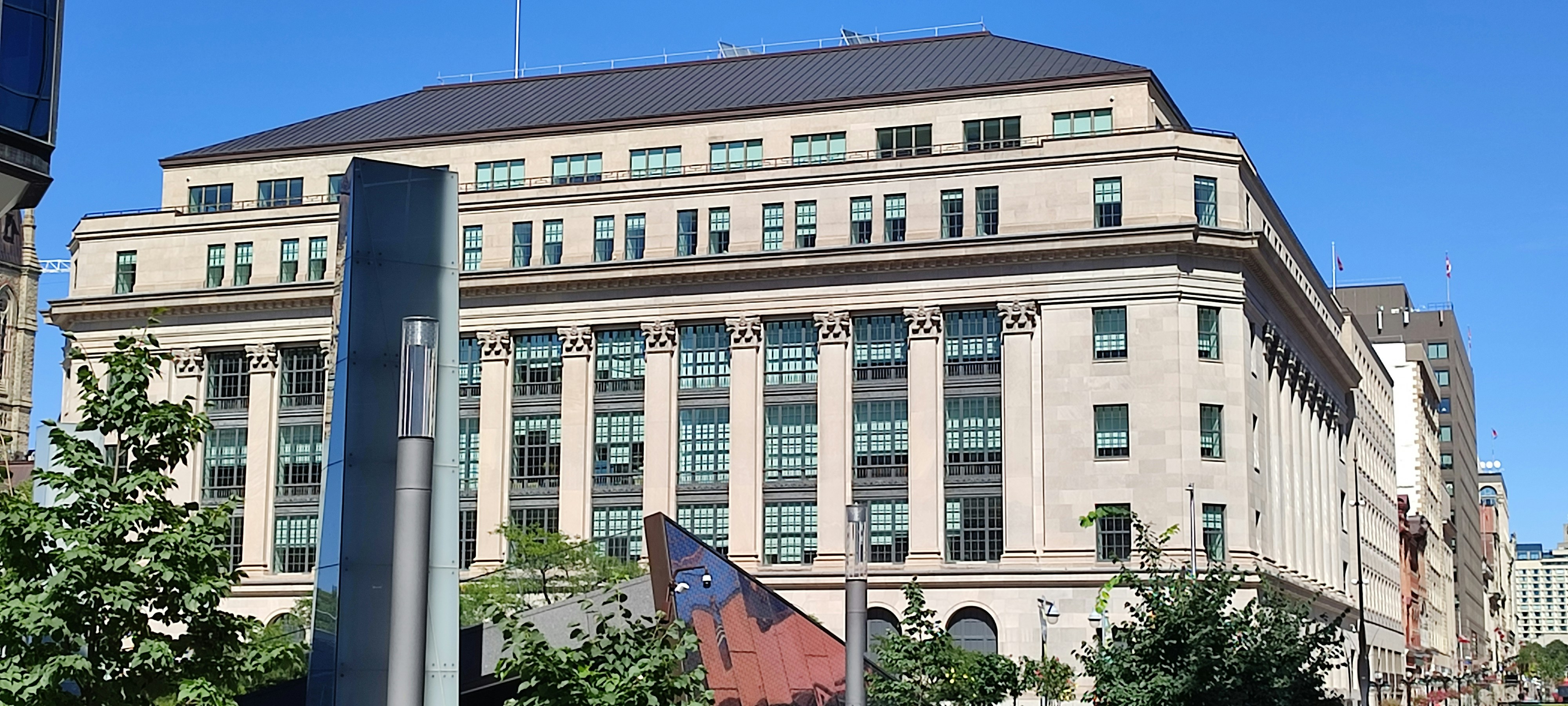 Federal workers outside the Treasury Board offices in Ottawa, January 2026.