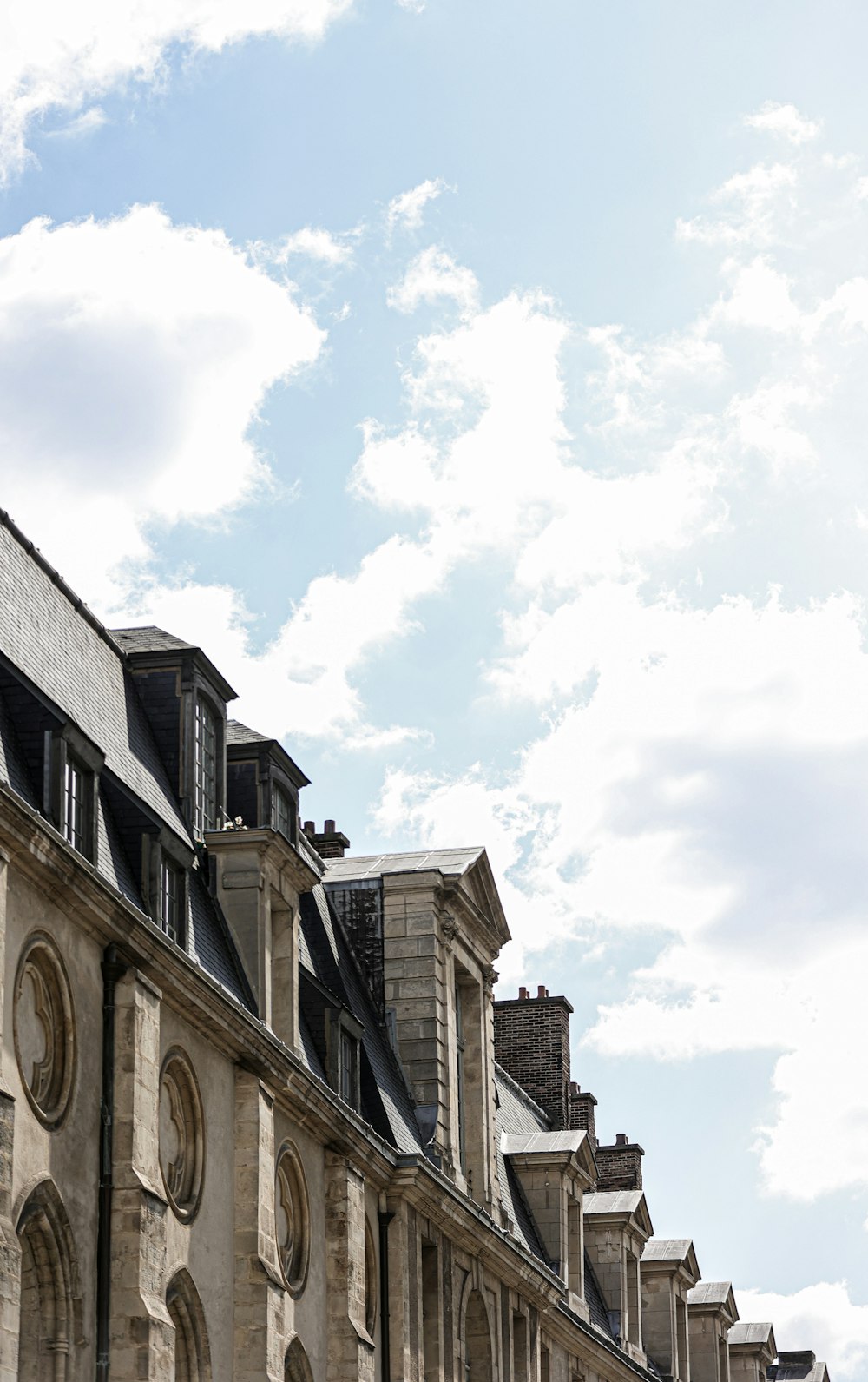 a building with a cloudy sky