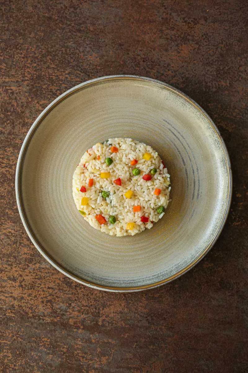 Ensalada de Arroz con Maíz y Guisantes