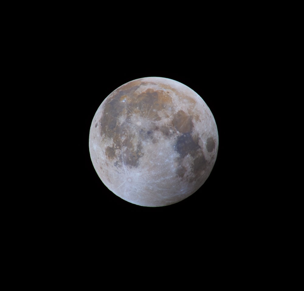 Un primo piano della luna