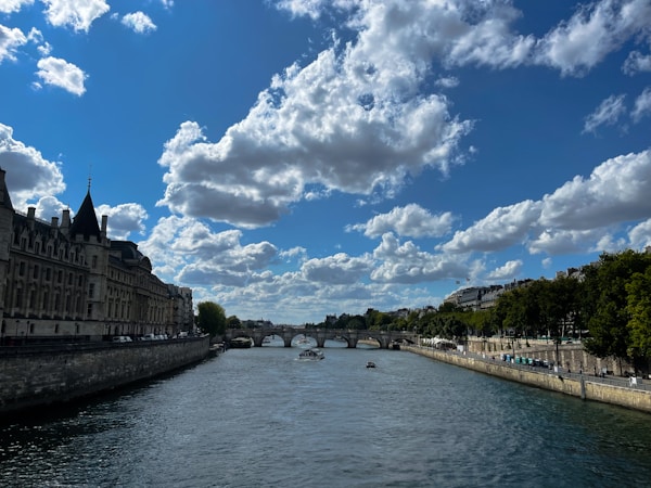 Best Time to Visit Saint-Ouen-sur-Seine: Weather, Seasons & Months