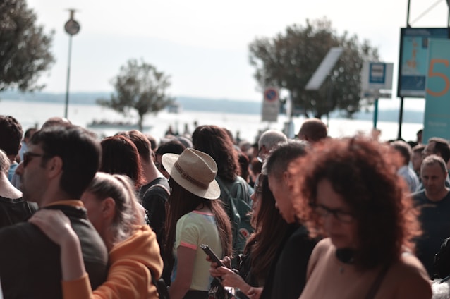a crowd of people