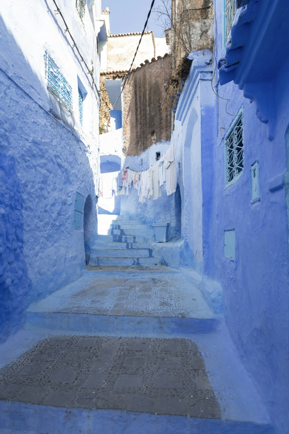 a narrow alley between two buildings