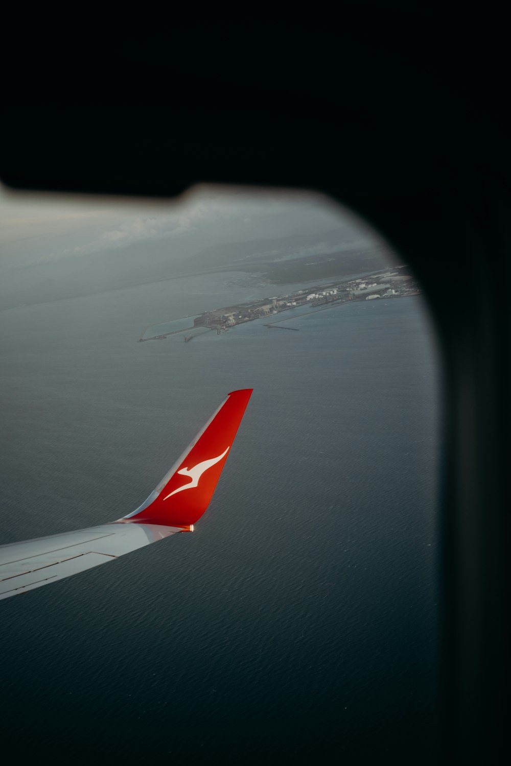 um close-up de uma asa de avião