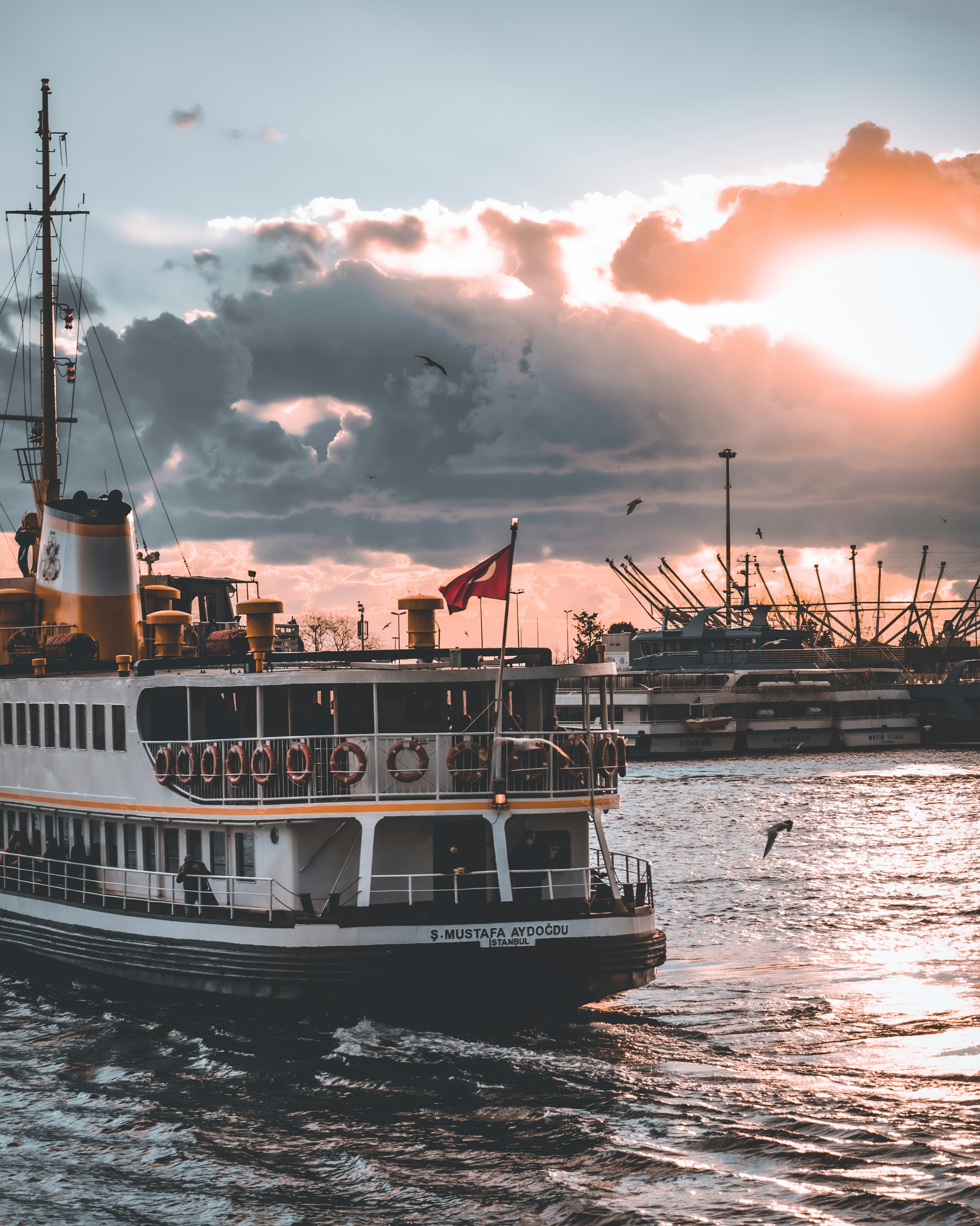 Photo by aykutaaktas