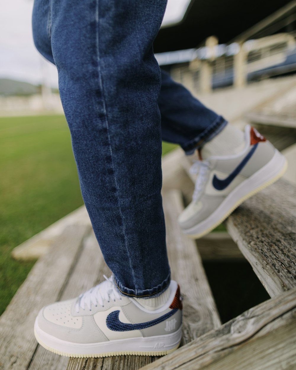 A person's legs and shoes photo – Free Nike Image on Unsplash