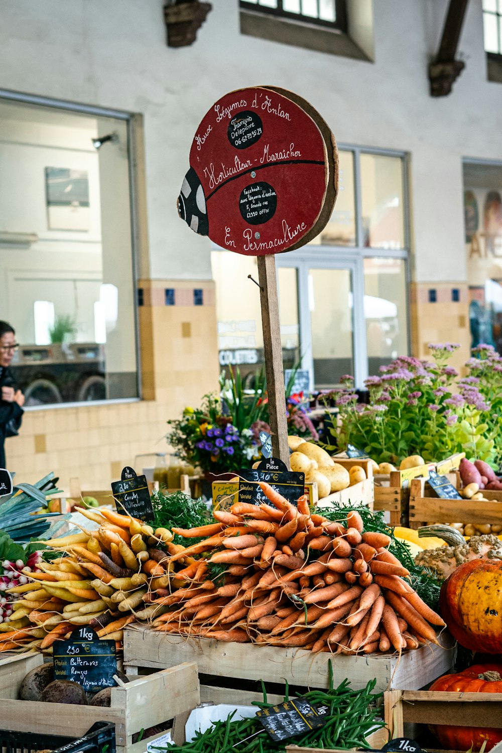 a sign with carrots on it