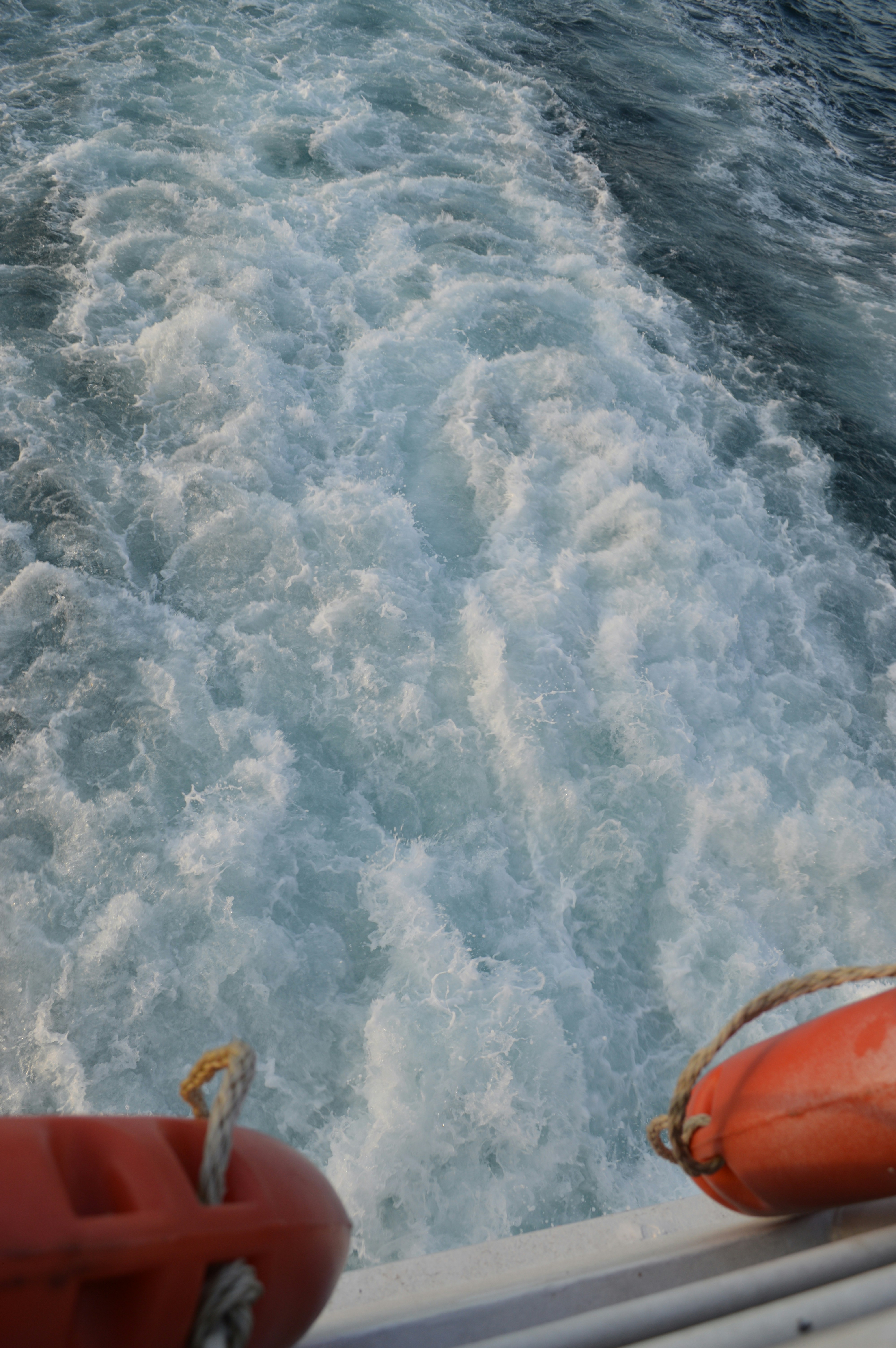 Un bateau sur l’eau