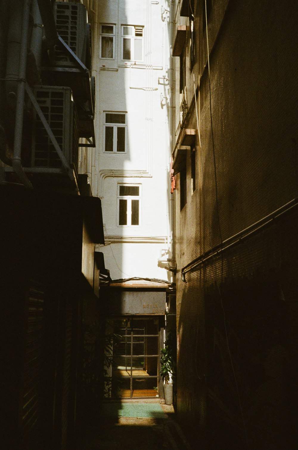 a narrow alley between two buildings