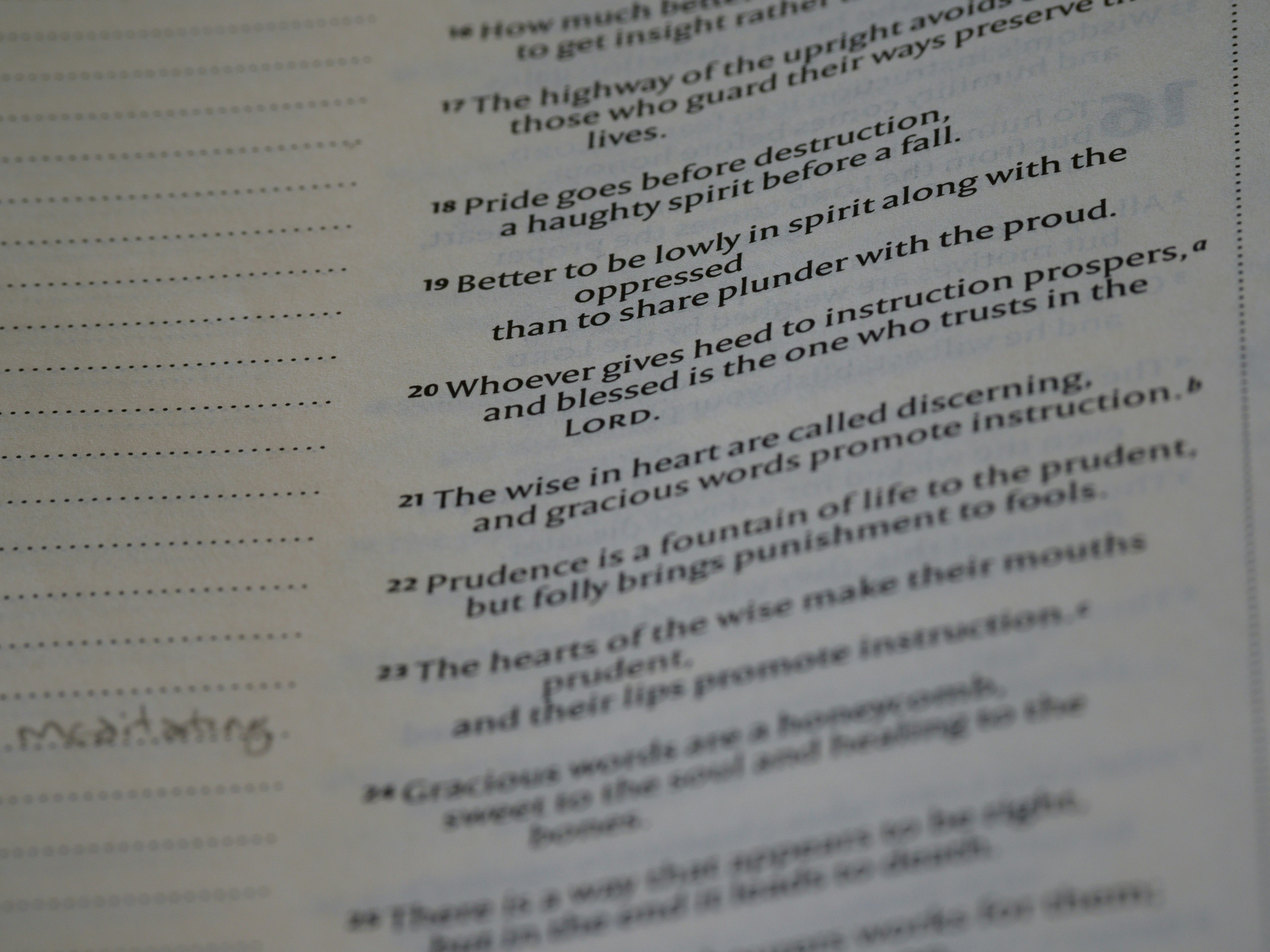 une page d’un livre avec écriture