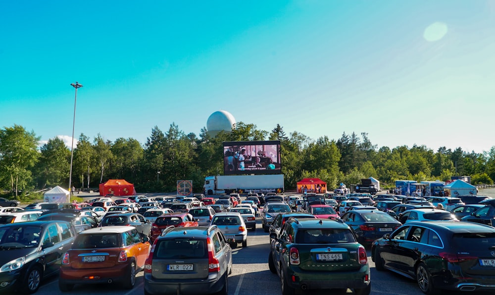 a large group of cars in a parking lot