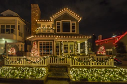 a house with christmas lights