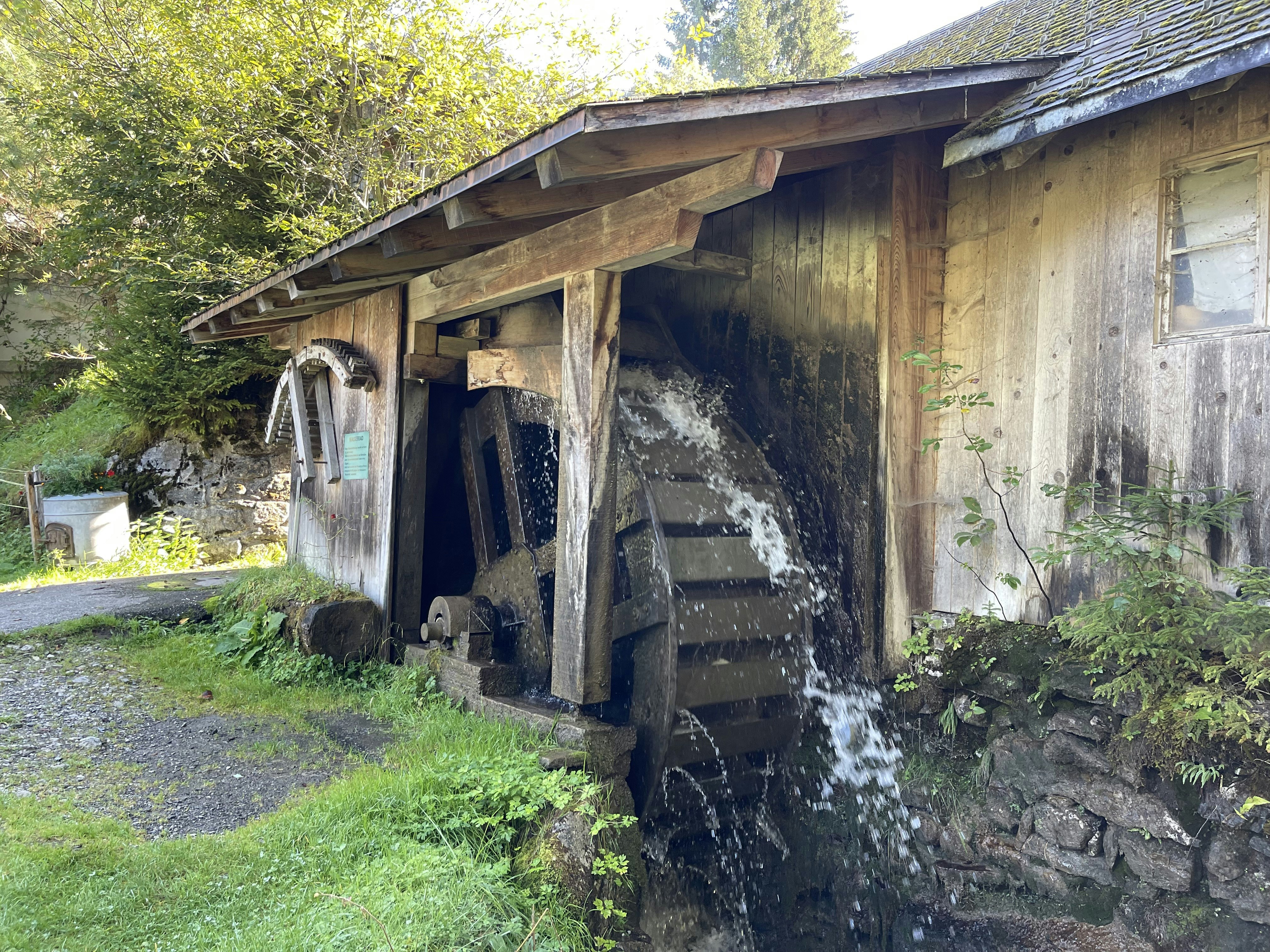 Eine Wassermühle aus vergangener Zeit