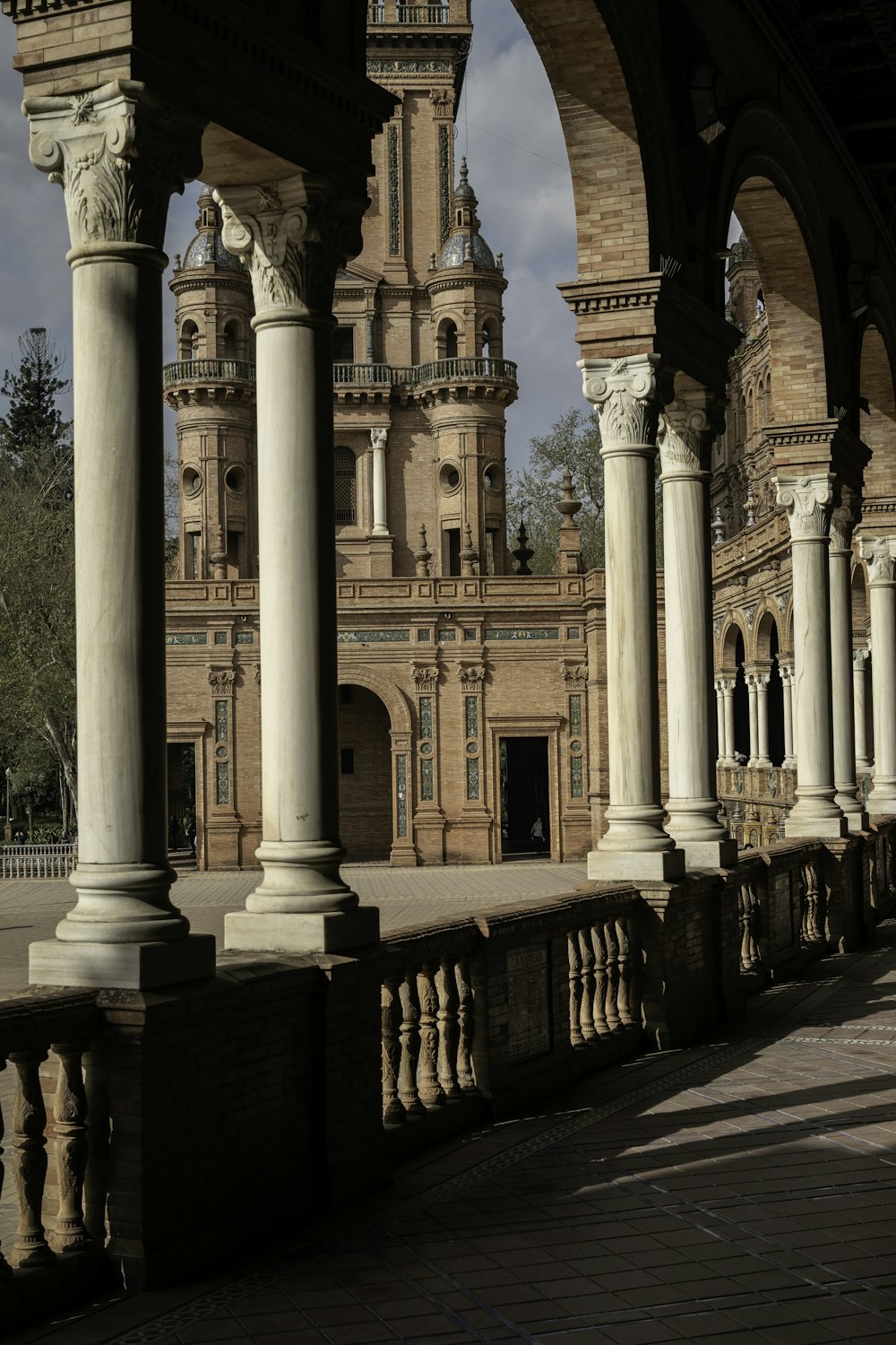 a building with pillars