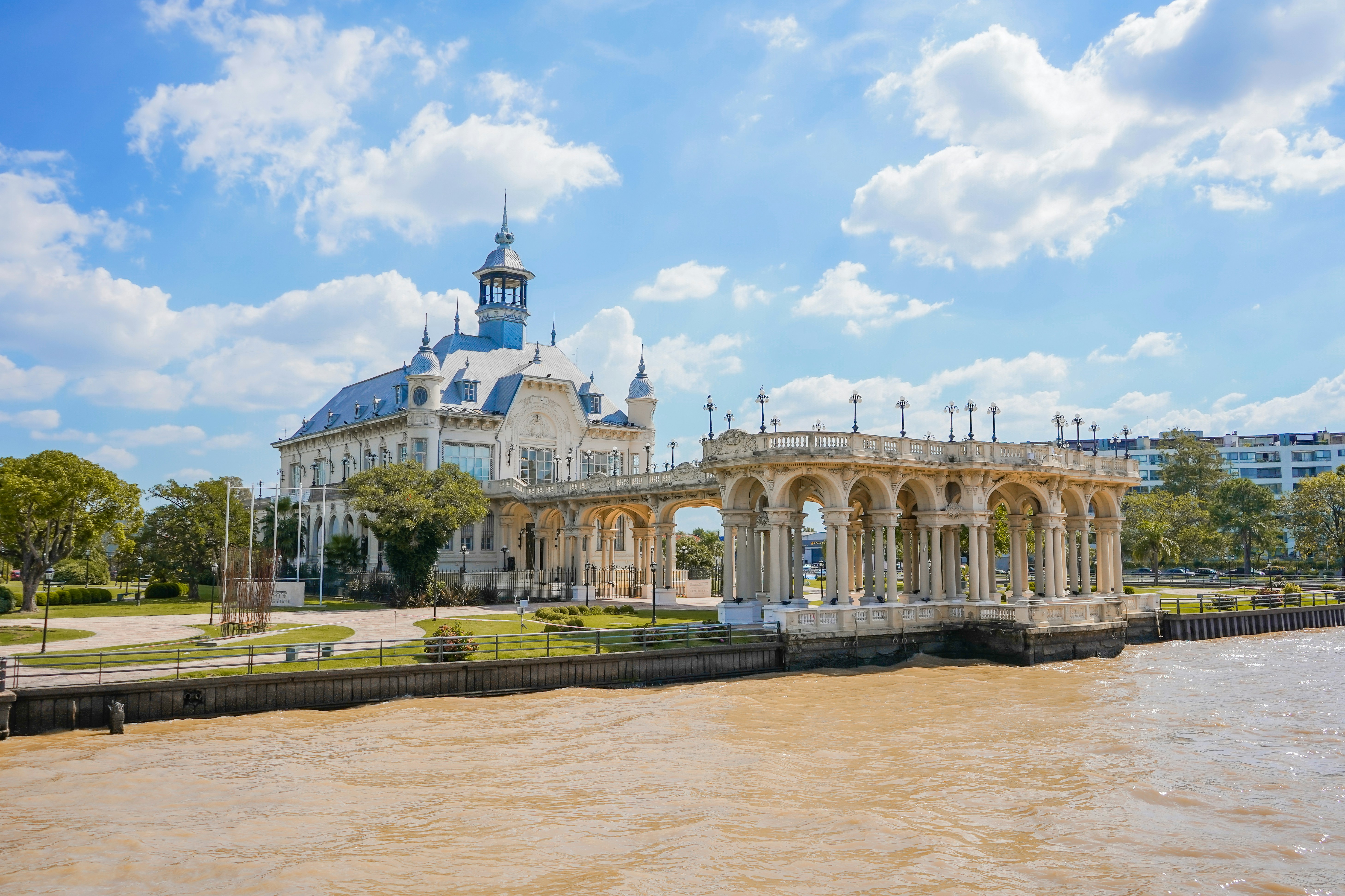 Museo de Arte Tigre riverside building with waterfront views