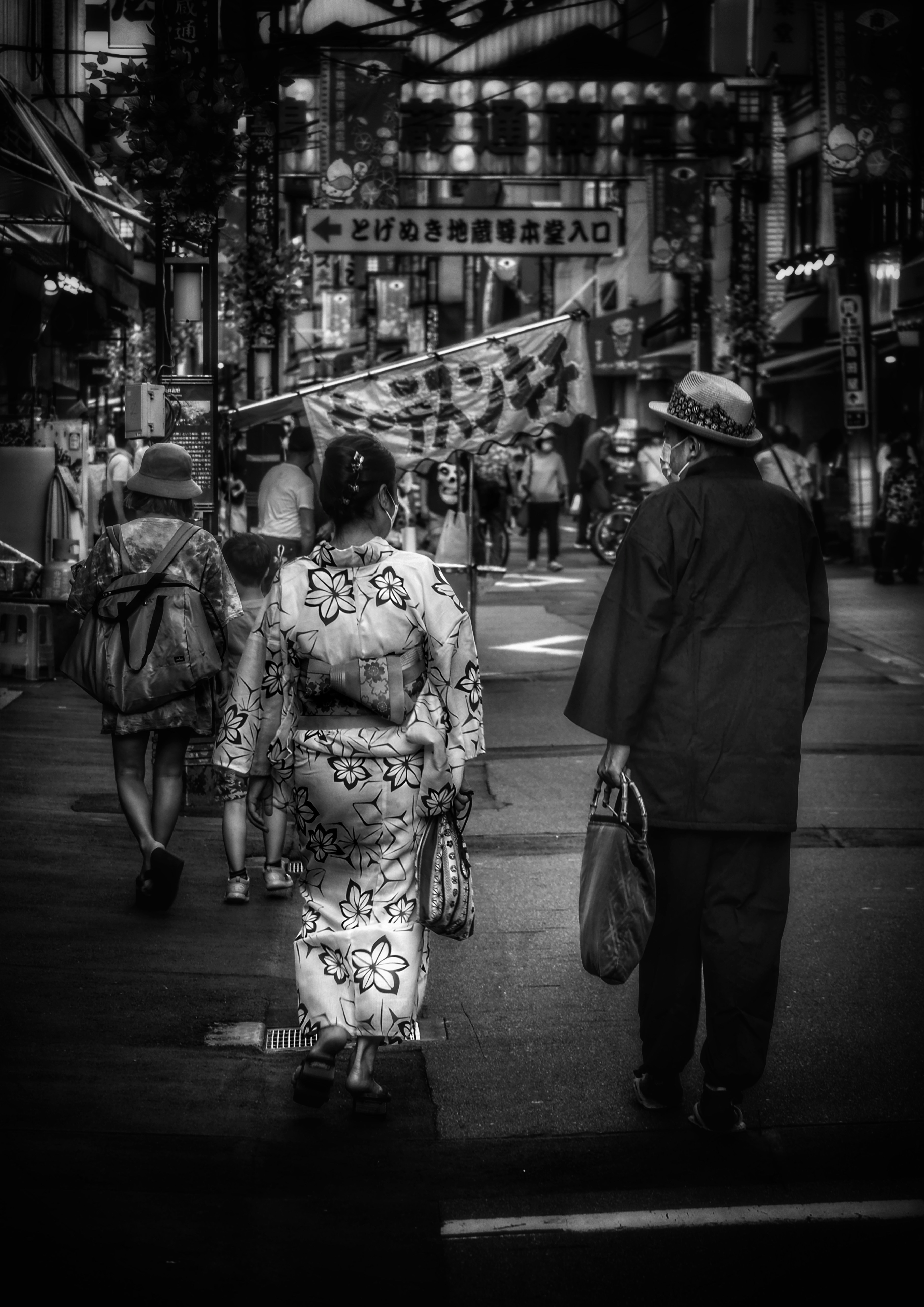 Photo by rojiurayokocho