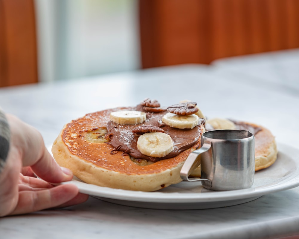 a plate of pancakes