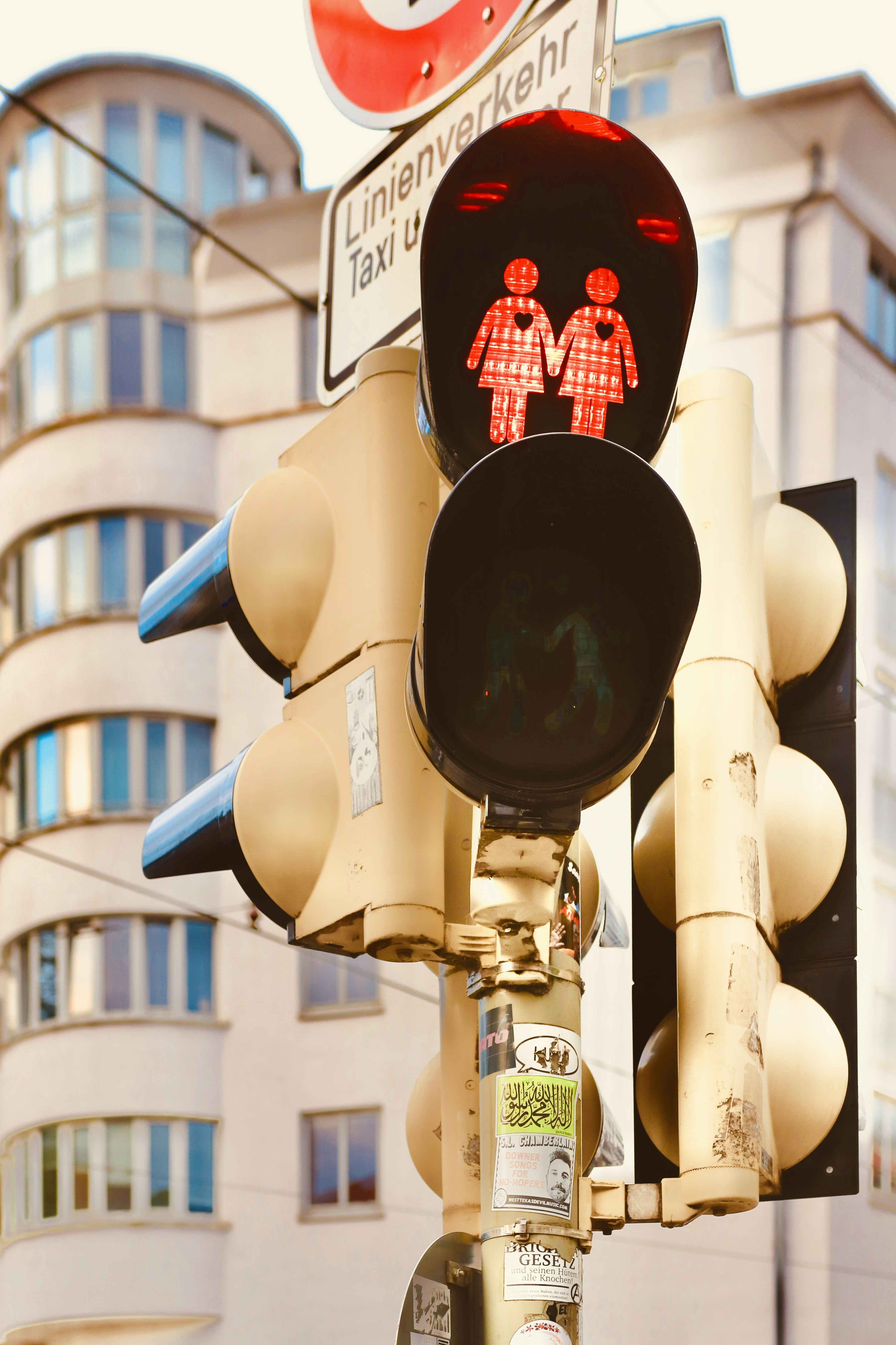 A Traffic Light Has Changed To Red Photo Free Germany Image On Unsplash