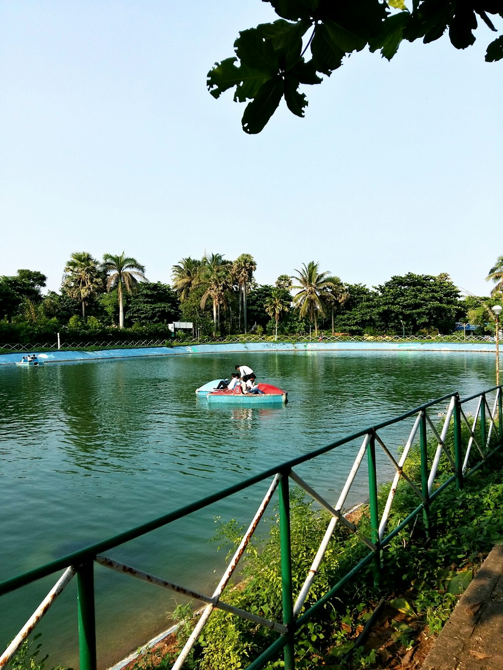 Un barco en el agua