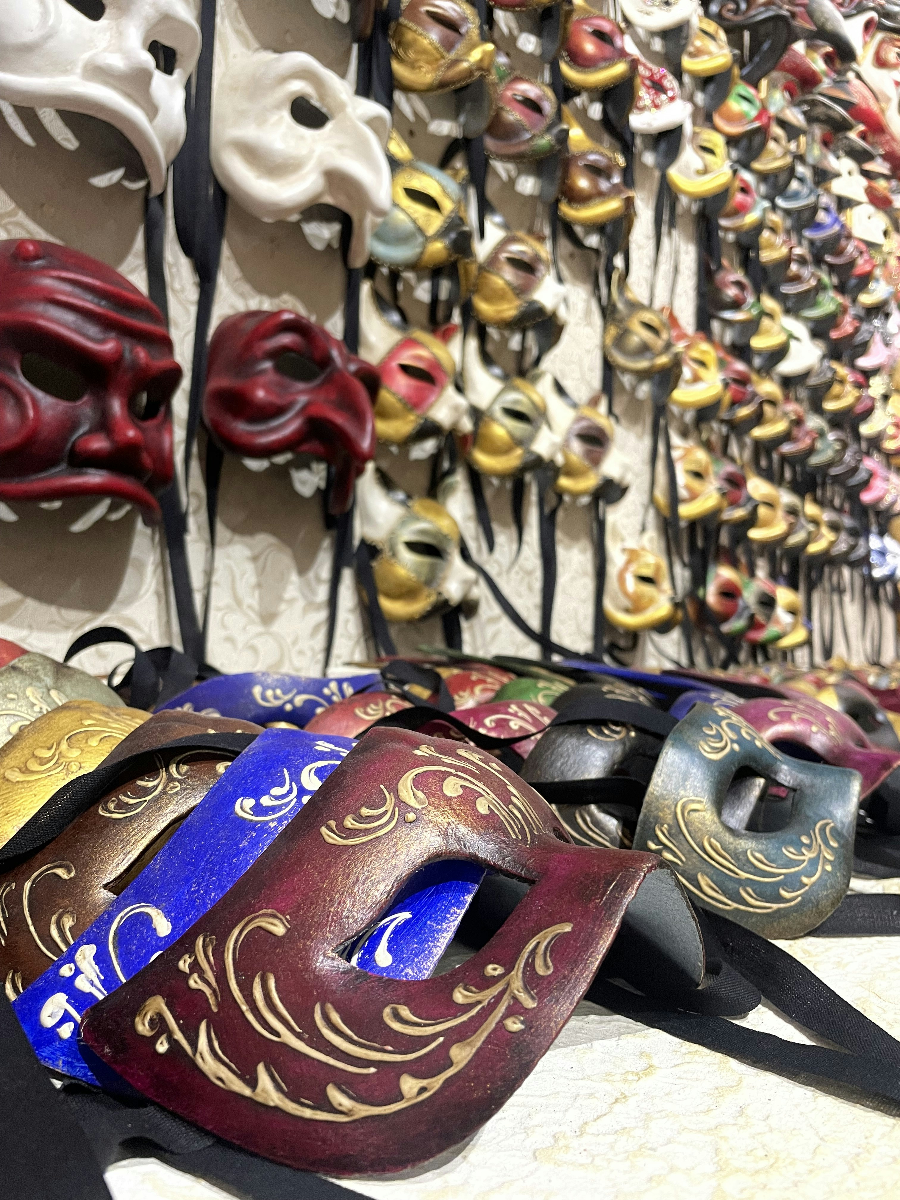 a-group-of-hats-photo-free-venice-image-on-unsplash