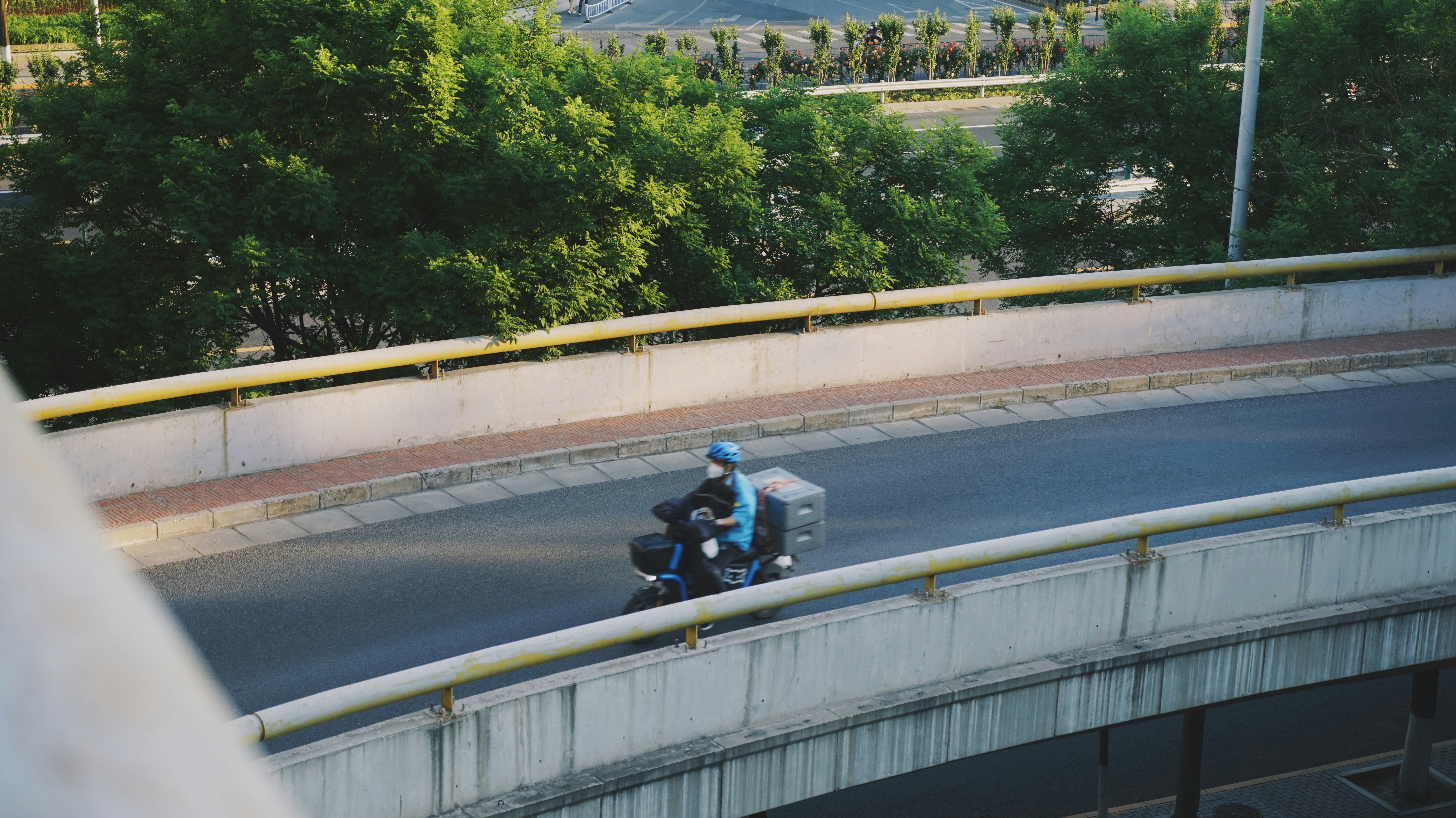 Photo by lukasunzh