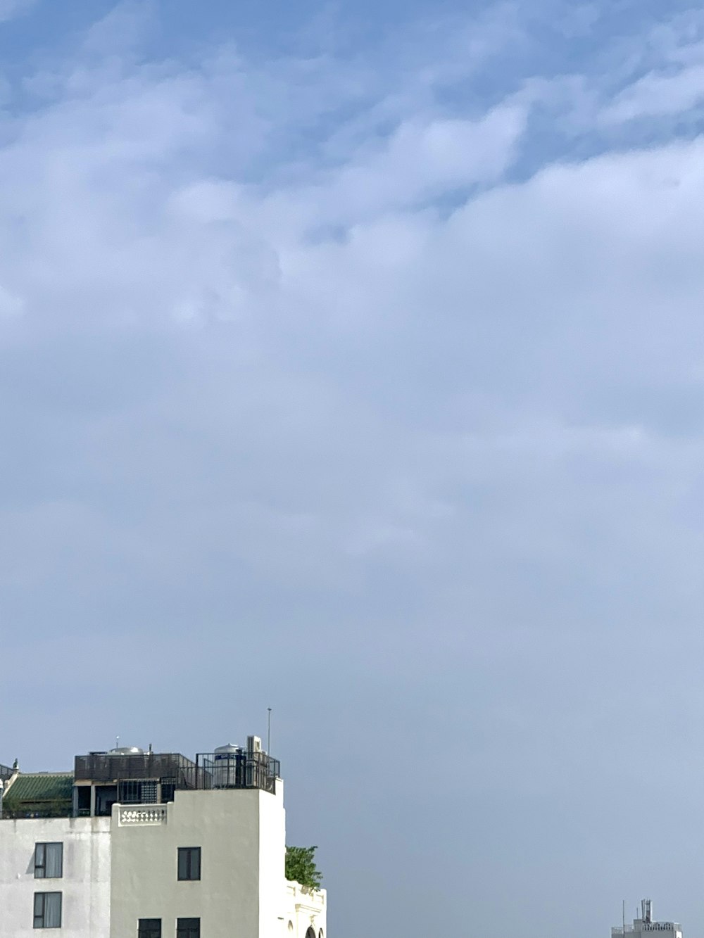 a building with a cloudy sky