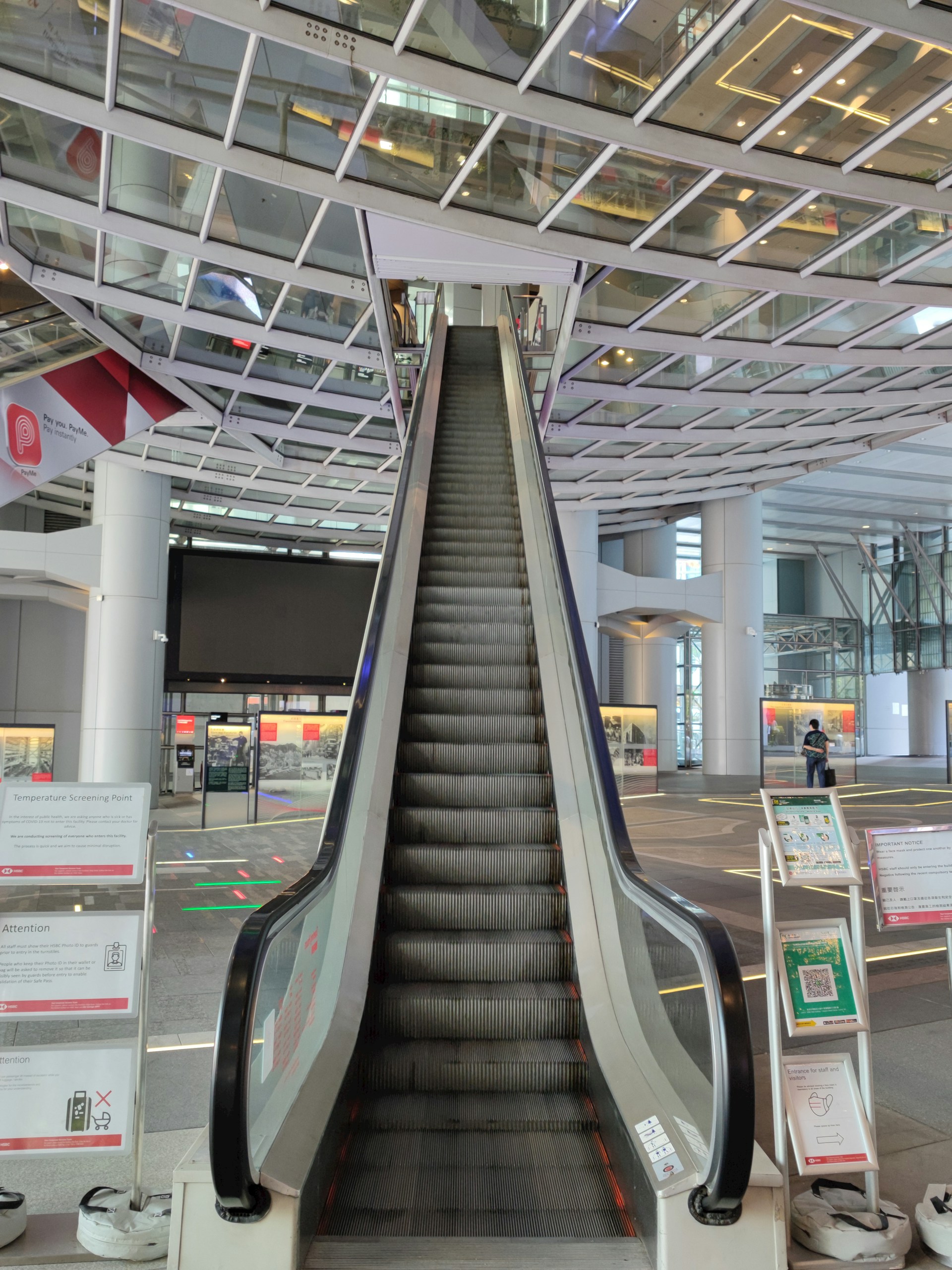 gray computer monitor