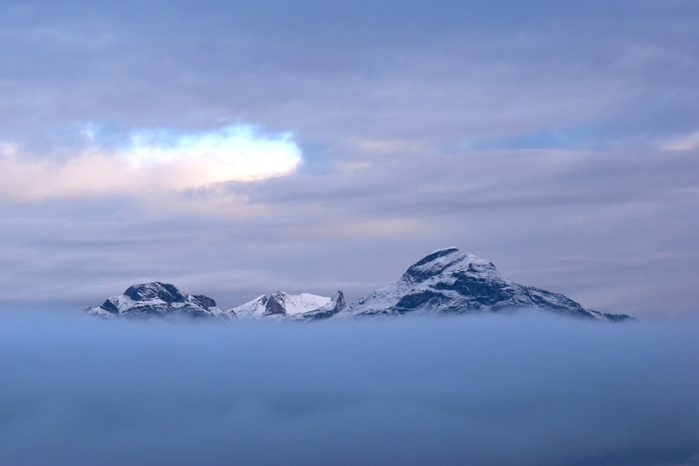 a snowy mountain range