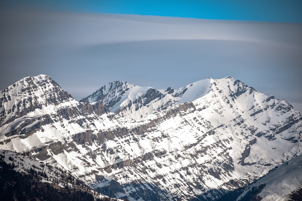 a snowy mountain range