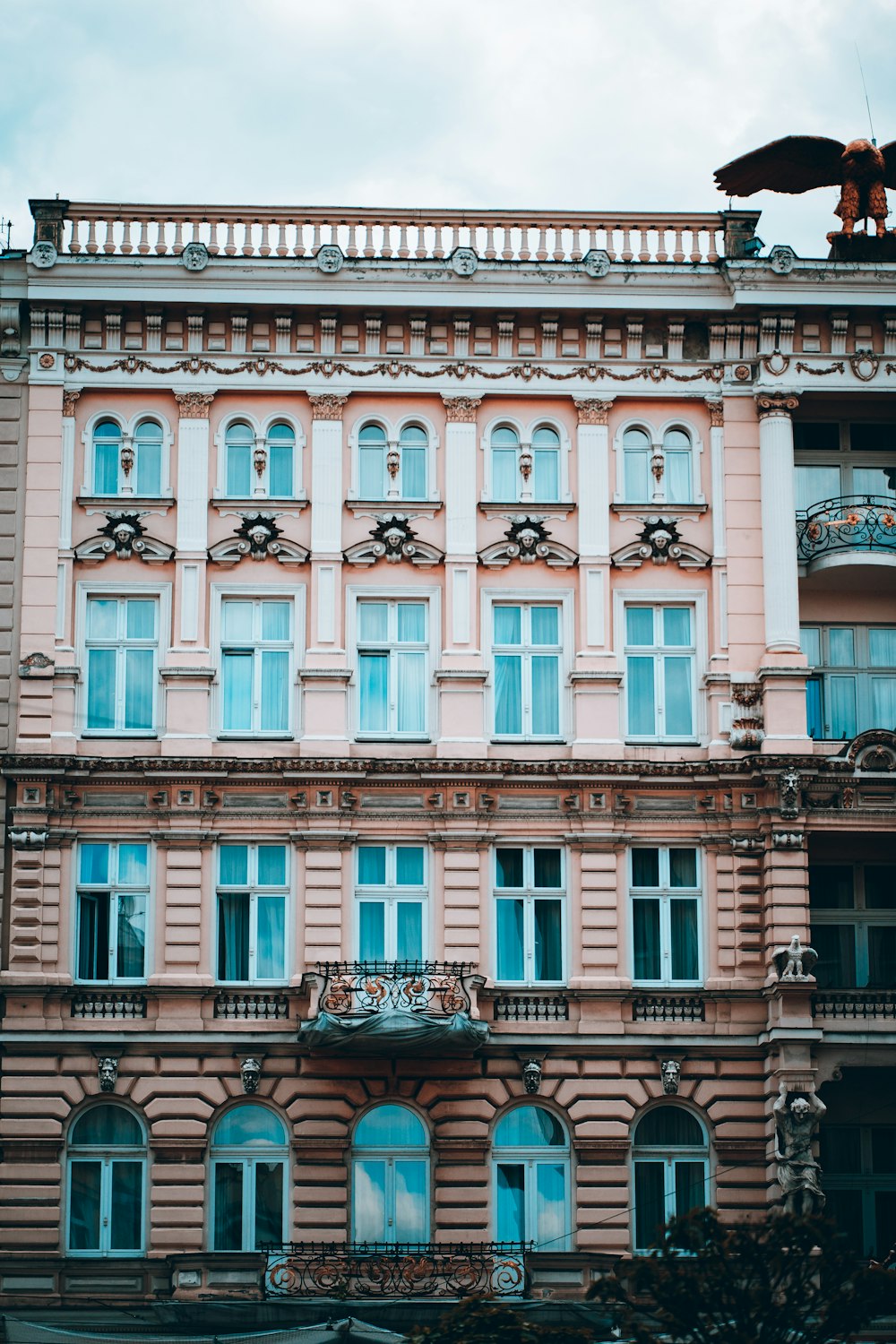 a building with many windows