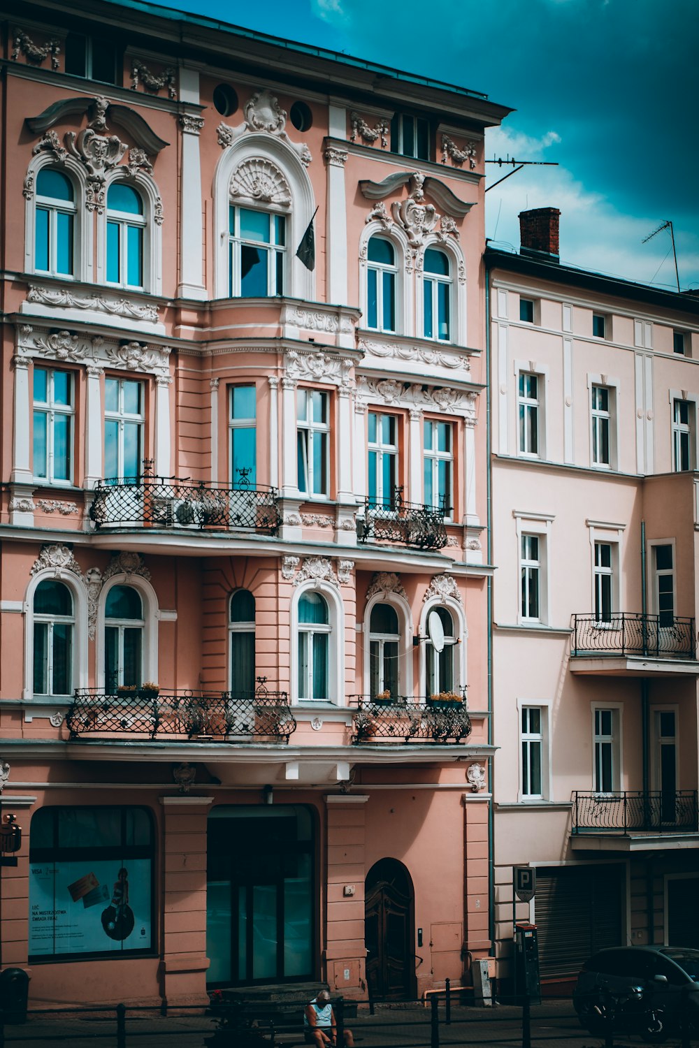 a building with many windows